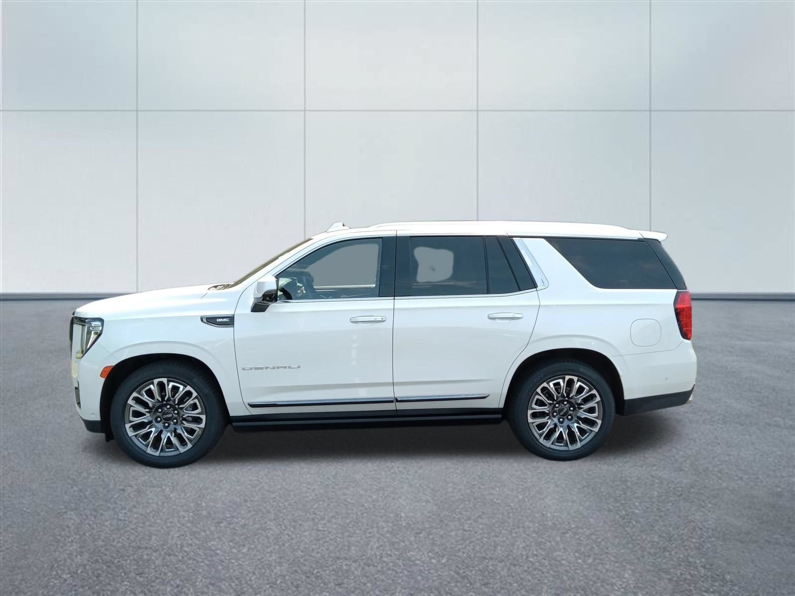 Used 2023 GMC Yukon Denali Ultimate AWD/4WD image 2