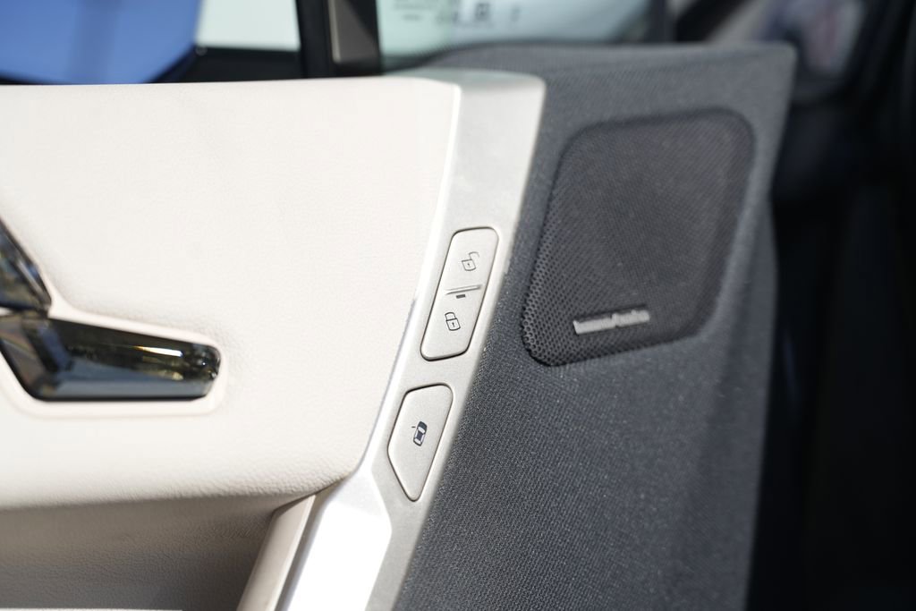 Used 2022 BMW iX xDrive50 w/ Premium Package image 28