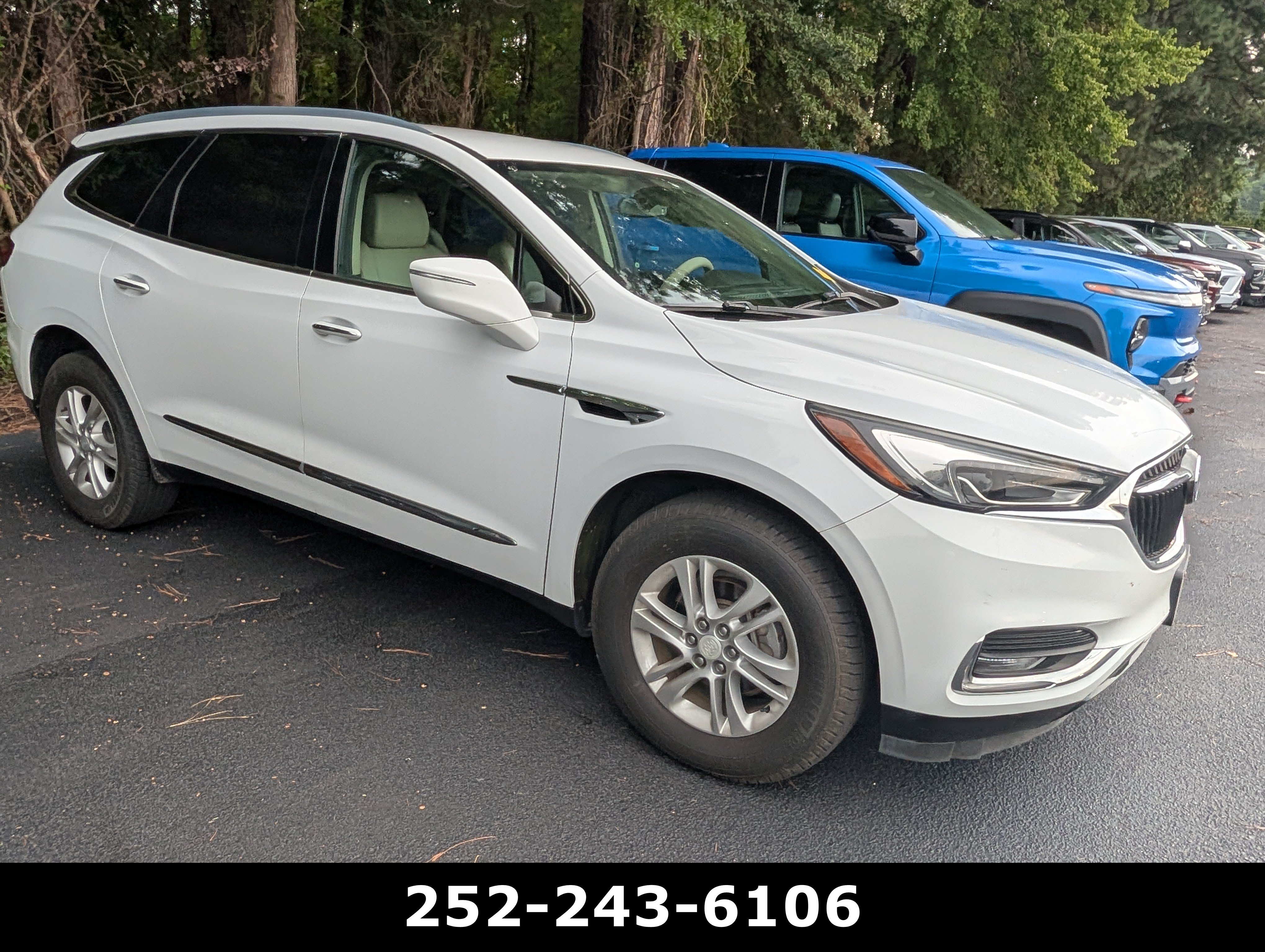 Used 2018 Buick Enclave Essence FWD image 2