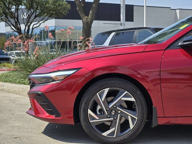 Certified 2025 Hyundai Elantra Sport FWD image 10