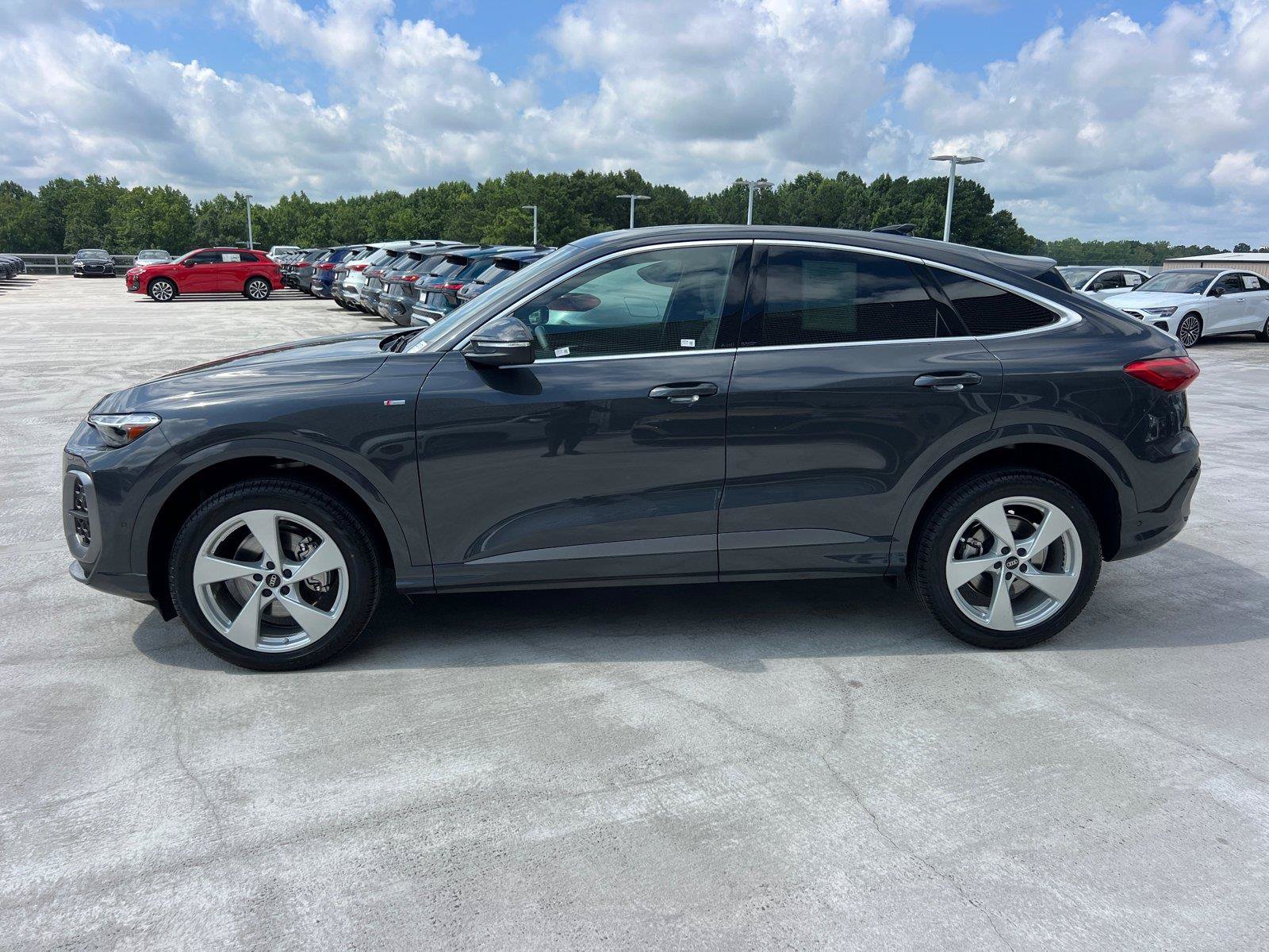 Certified 2025 Audi Q5 Premium Plus w/ Premium Plus AWD/4WD image 8