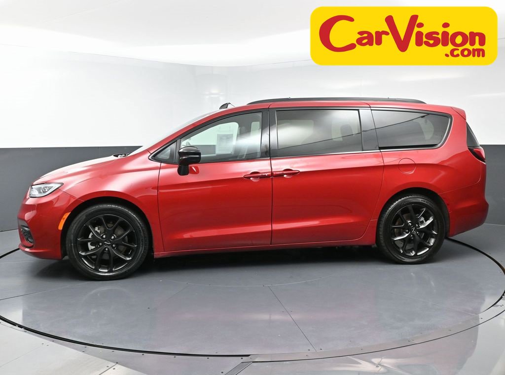 Used 2025 Chrysler Pacifica Limited image 5