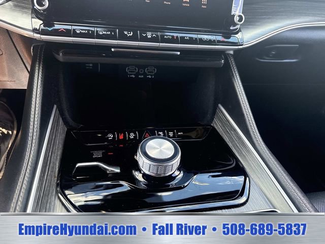 Used 2024 Jeep Wagoneer L Series II w/ Flexible Seating Group AWD/4WD image 24