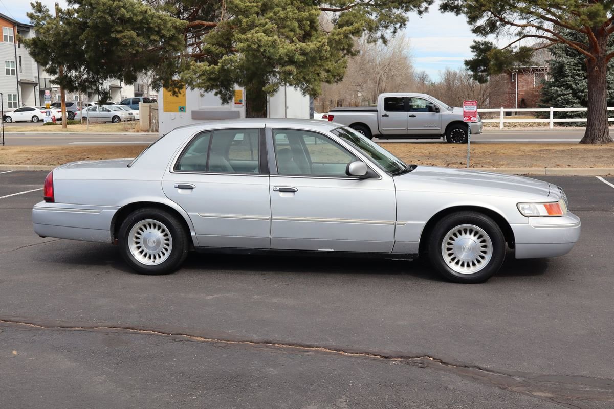 Used 2002 Mercury Grand Marquis LS image 3