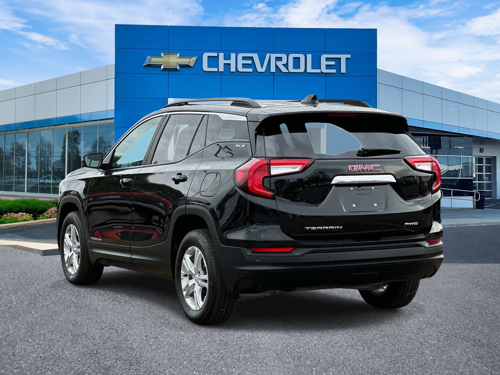 Certified 2024 GMC Terrain SLE w/ Driver Convenience Package AWD/4WD image 4