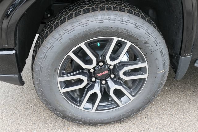 New 2026 GMC Sierra 1500 AT4 w/ Technology Package AWD/4WD image 7