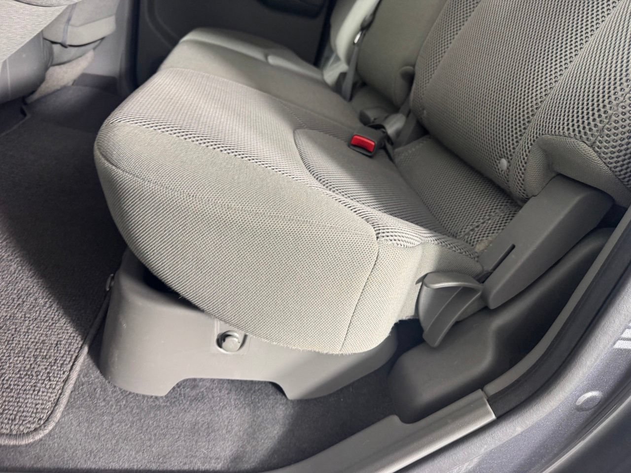 Used 2021 Nissan Frontier SV w/ Midnight Edition Floor Mats AWD/4WD image 27
