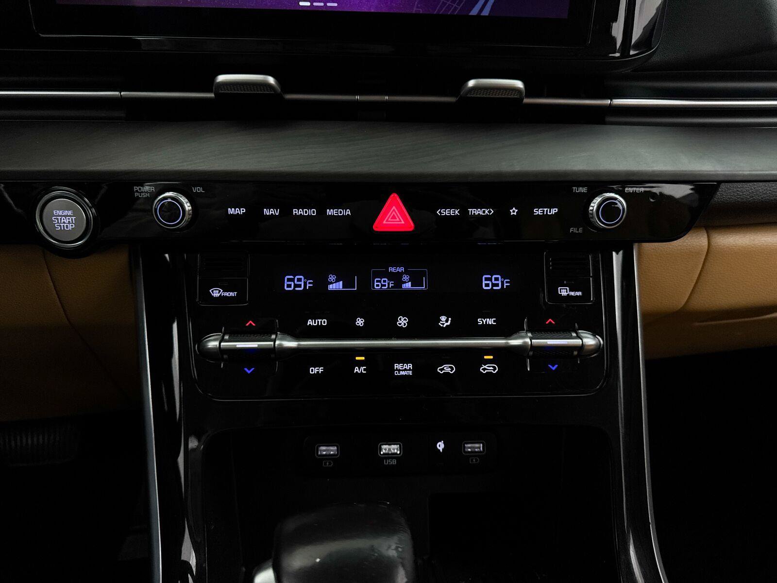 Used 2023 Kia Carnival EX FWD image 25