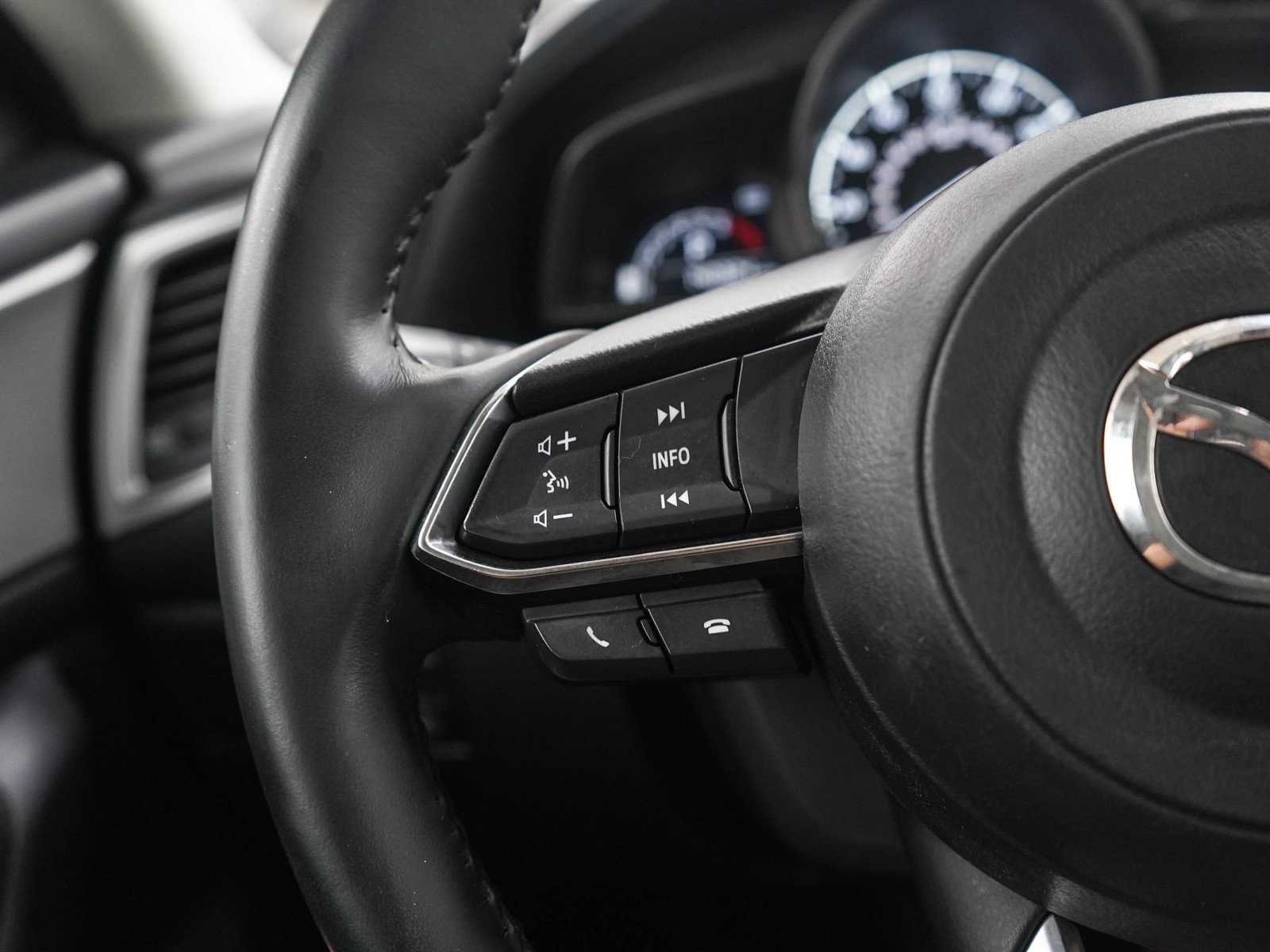 Used 2018 MAZDA MAZDA3 Touring FWD image 25