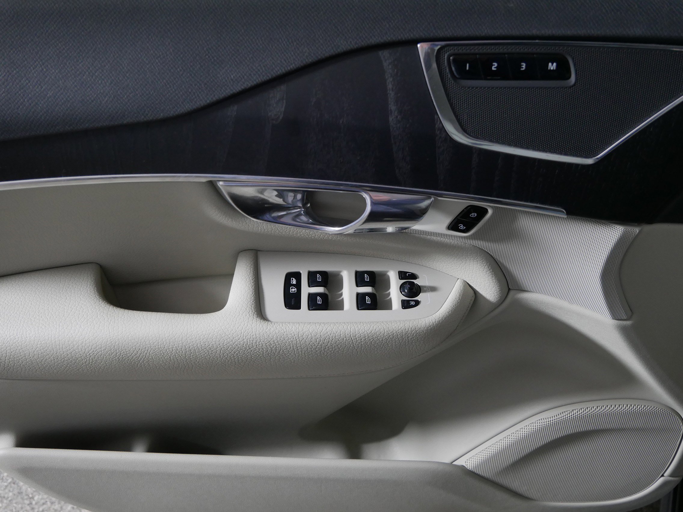 Used 2020 Volvo XC90 T6 Momentum image 19