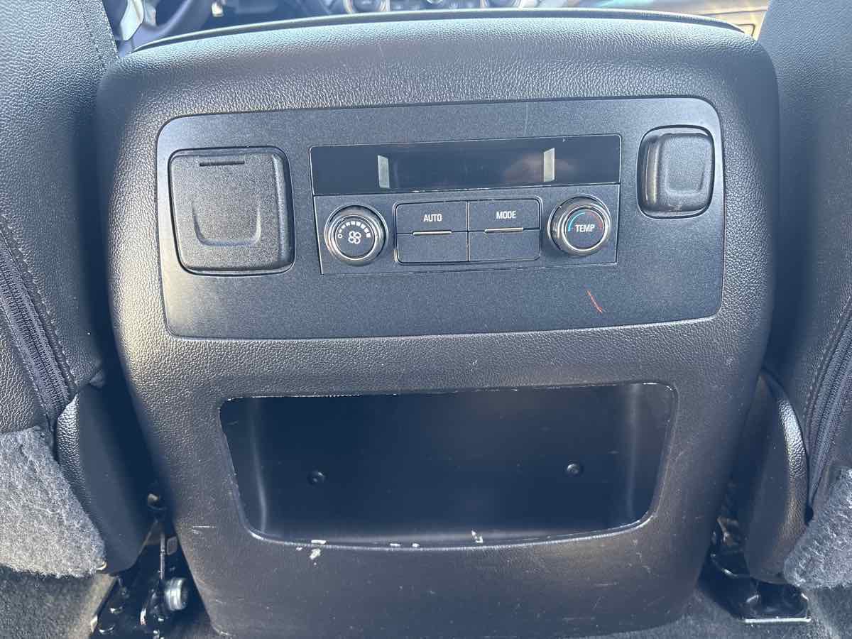 Used 2017 Chevrolet Suburban LT image 20