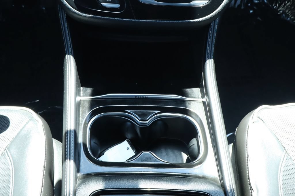 Used 2024 Chrysler Pacifica Premium FWD image 28