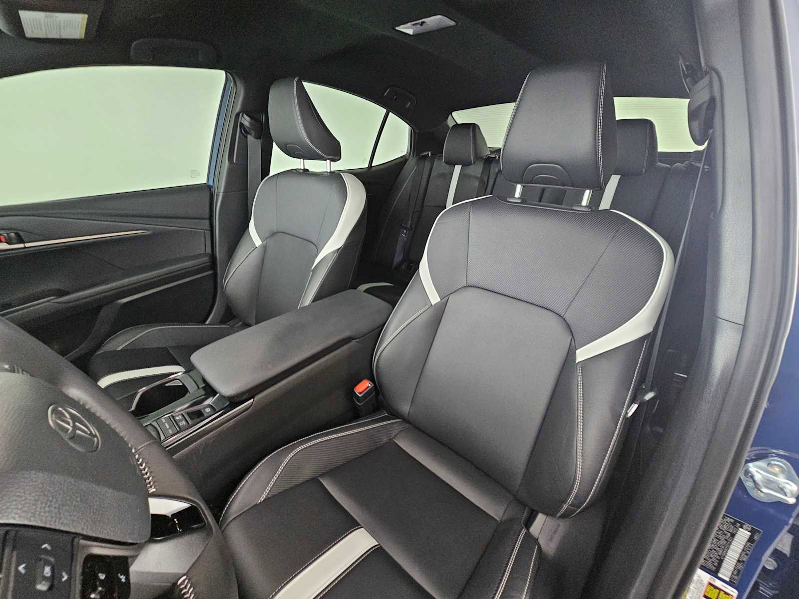 Used 2025 Toyota Camry SE image 21