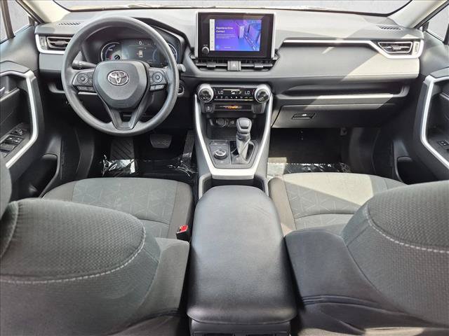 Used 2025 Toyota RAV4 XLE AWD/4WD image 18