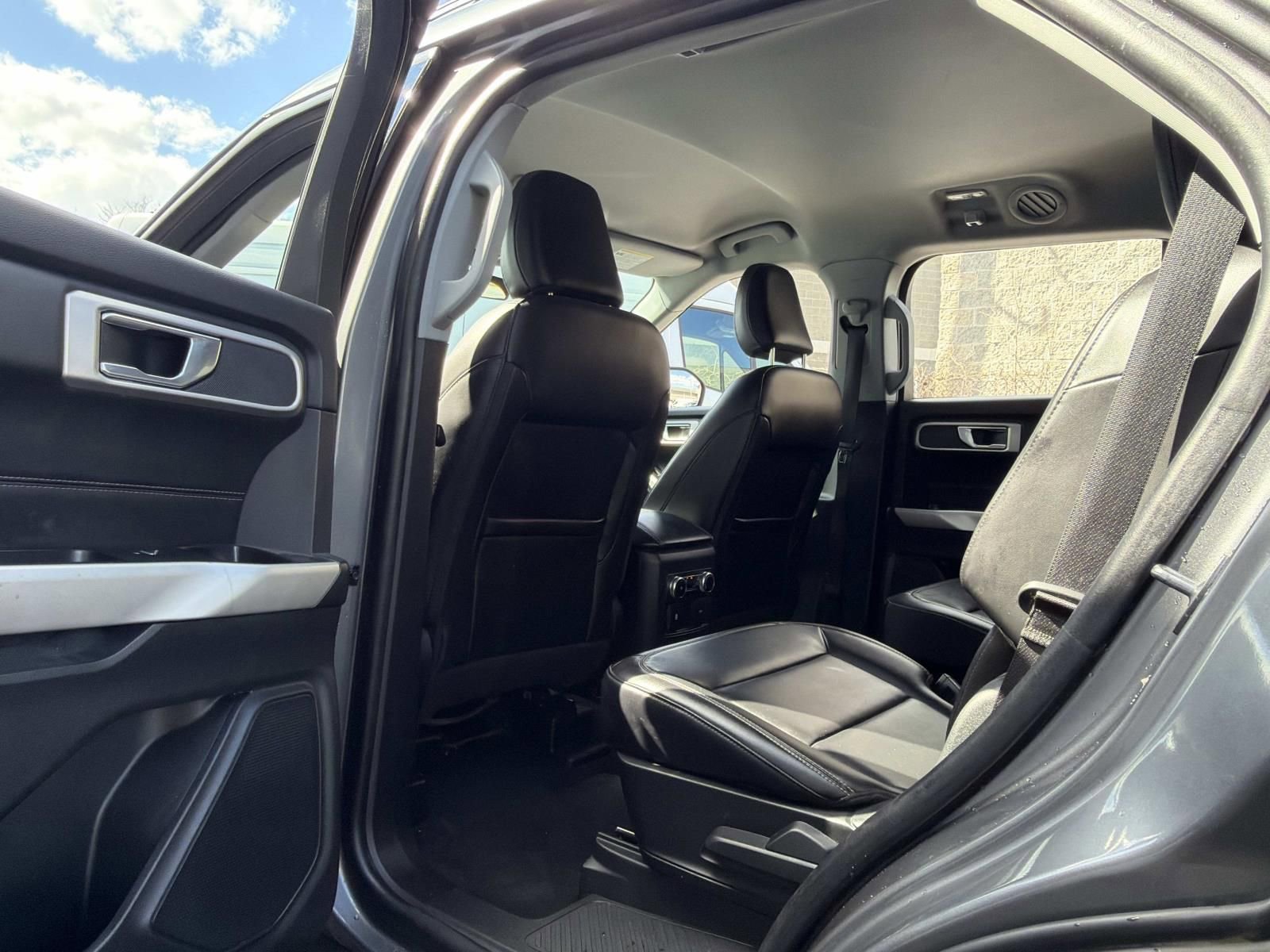 Used 2022 Ford Explorer XLT w/ Equipment Group 202A image 19