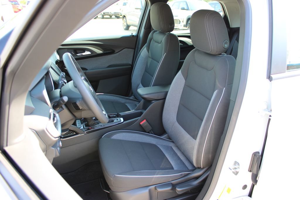 Used 2023 Chevrolet TrailBlazer LS FWD image 9