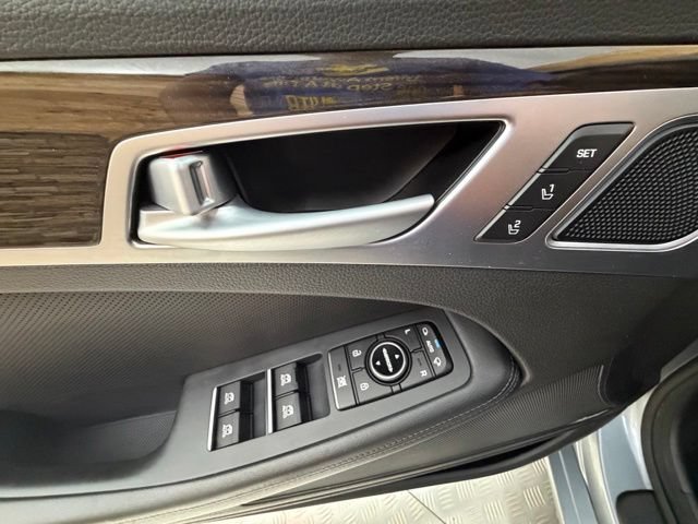 Used 2015 Hyundai Genesis 3.8 w/ Option Group 03 AWD/4WD image 31