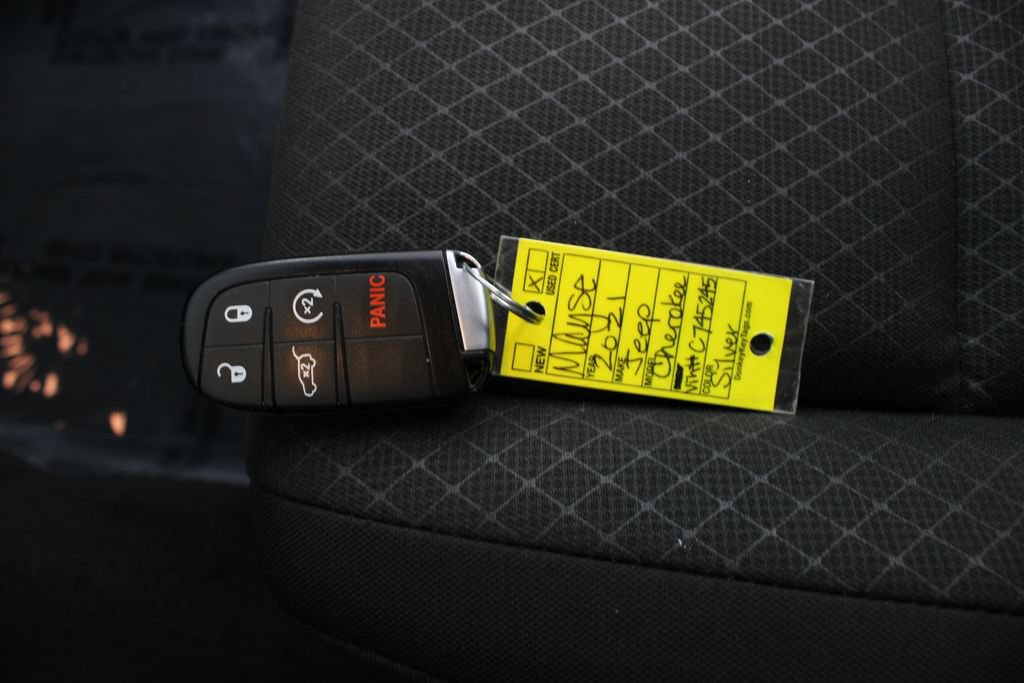 Used 2021 Jeep Grand Cherokee Freedom Edition AWD/4WD image 7