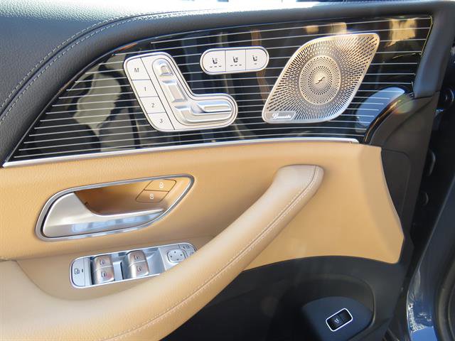 Used 2024 Mercedes-Benz GLS 450 4MATIC image 9