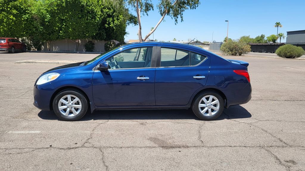 Used 2014 Nissan Versa SV w/ Convenience Package FWD image 5