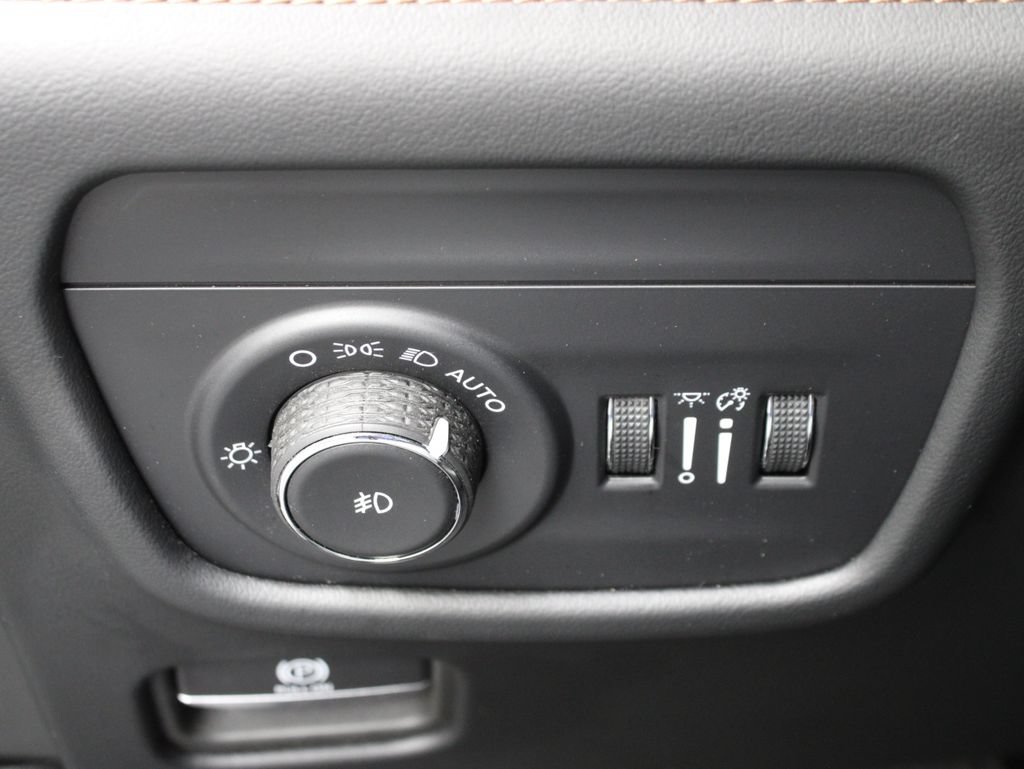 Used 2023 Jeep Grand Cherokee L Summit AWD/4WD image 65