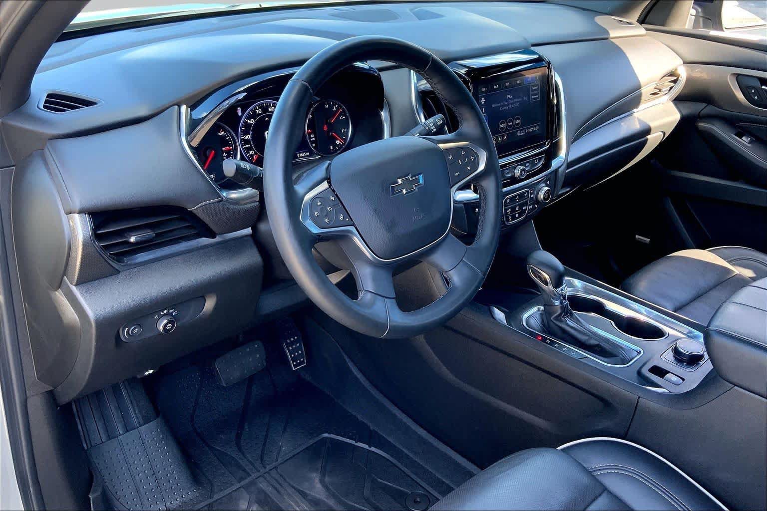 Used 2023 Chevrolet Traverse Premier w/ Redline Edition FWD image 18