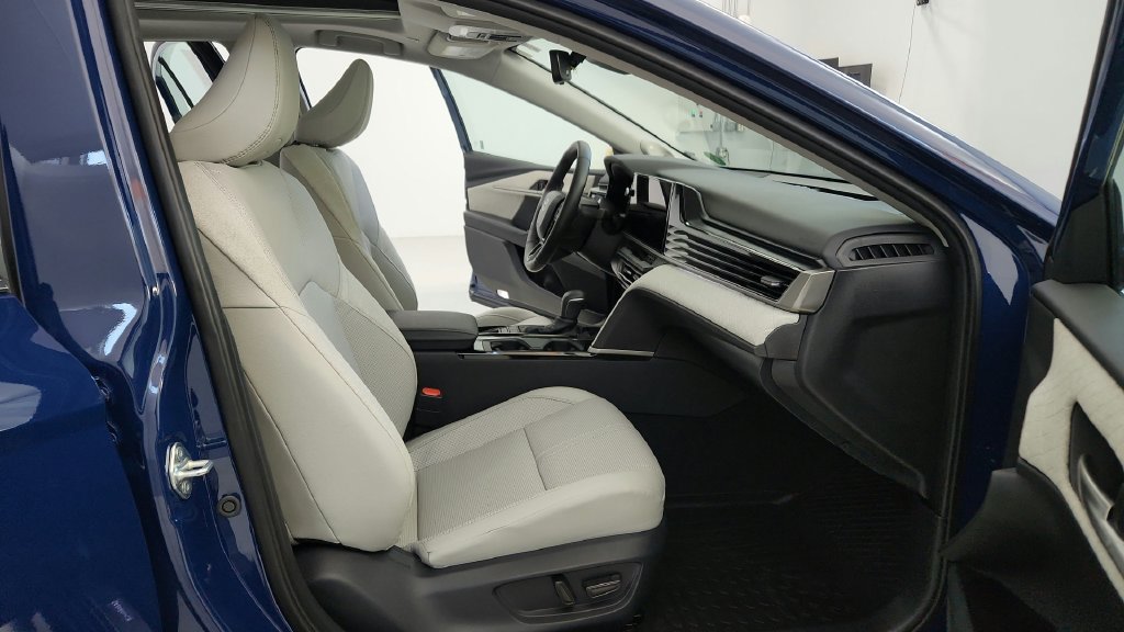Used 2025 Toyota Camry XLE w/ Premium Plus Package AWD/4WD image 25