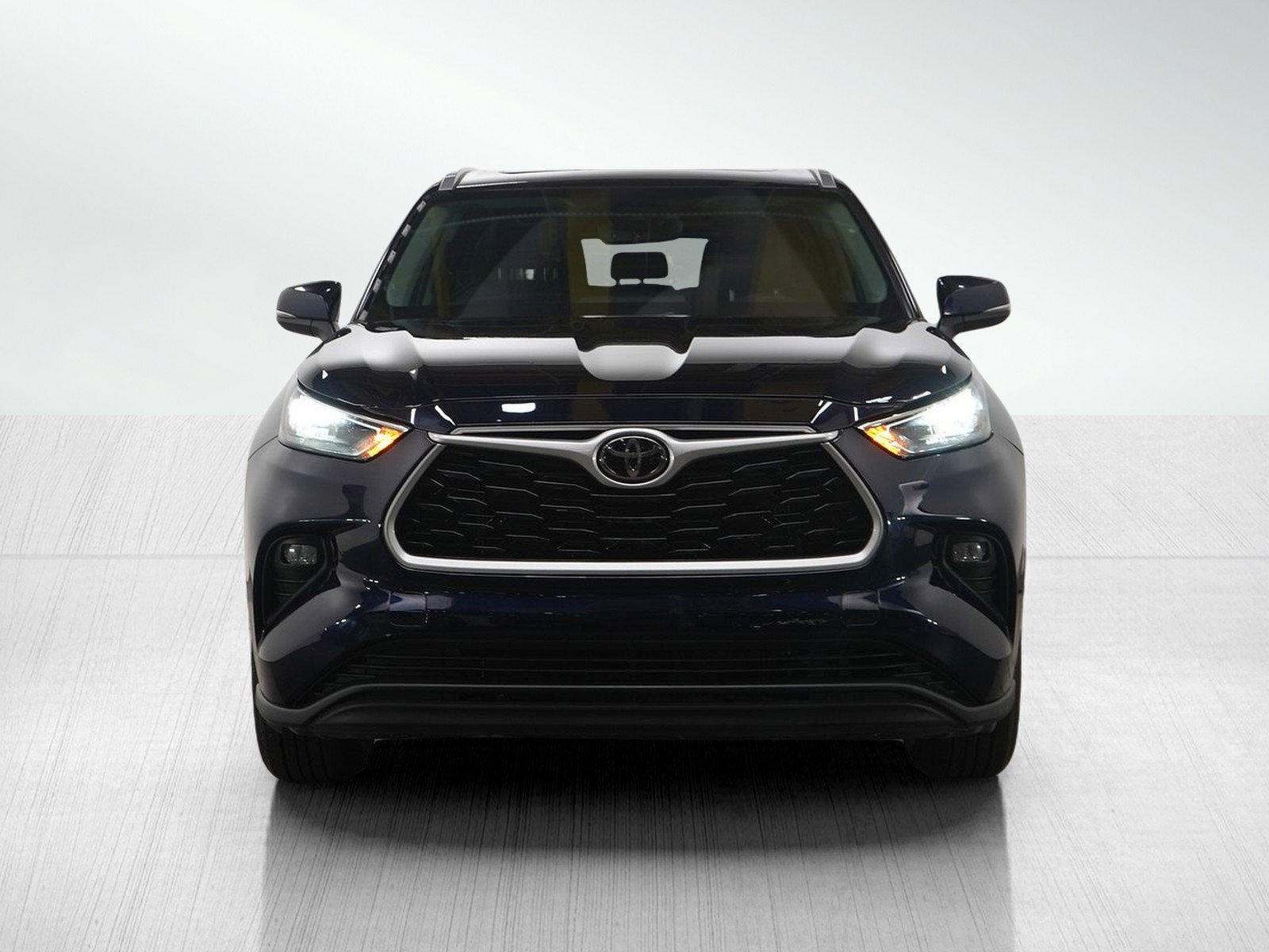 Used 2022 Toyota Highlander XLE image 9