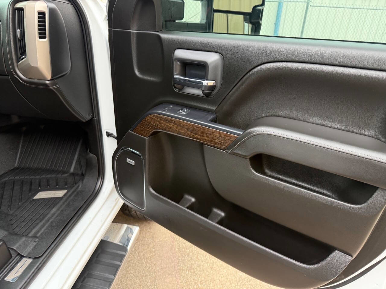 Used 2019 GMC Sierra 2500 Denali w/ Duramax Plus Package AWD/4WD image 25