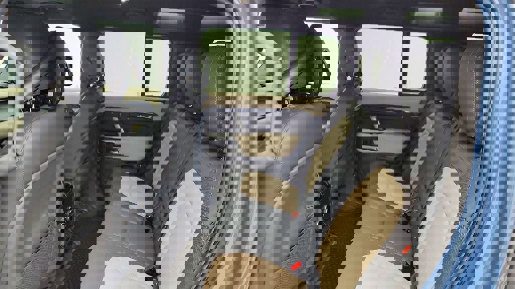 Used 2023 Land Rover Defender 110 X-Dynamic SE image 23