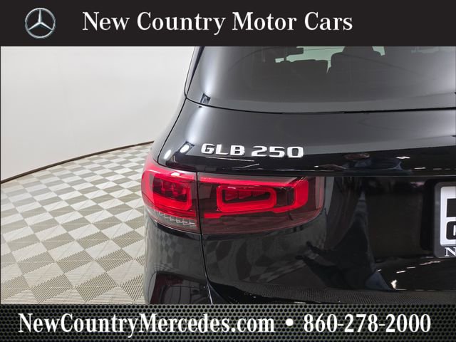Used 2021 Mercedes-Benz GLB 250 4MATIC image 10