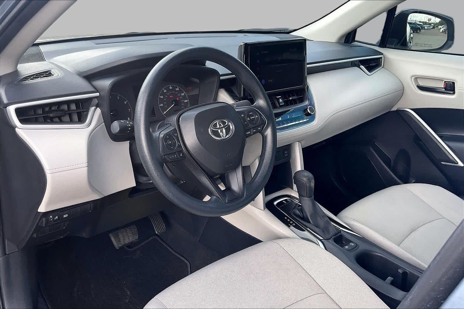 Used 2025 Toyota Corolla Cross L FWD image 17