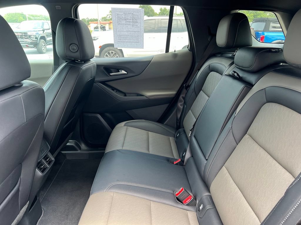 Used 2026 Chevrolet Equinox LT w/ Convenience Package II FWD image 8