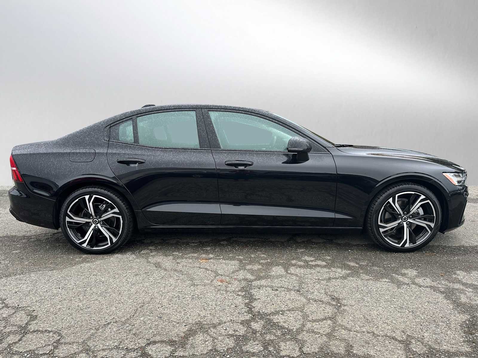 Certified 2025 Volvo S60 B5 Plus image 2