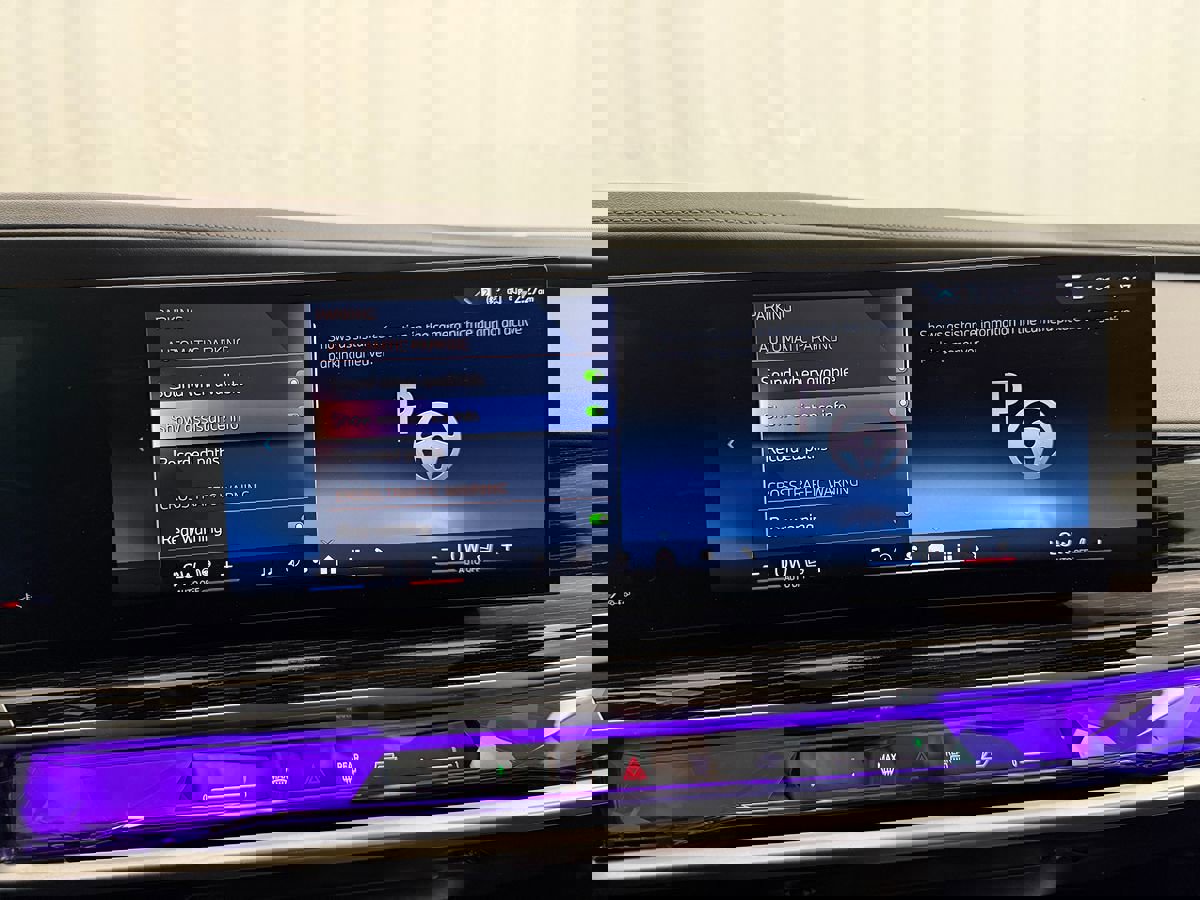 Used 2025 BMW 740i xDrive image 33