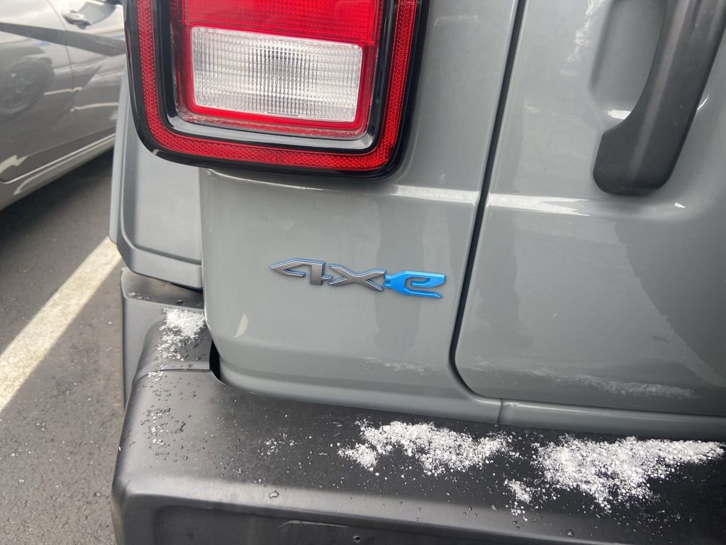 Used 2023 Jeep Wrangler Unlimited w/ Cold Weather Group image 14