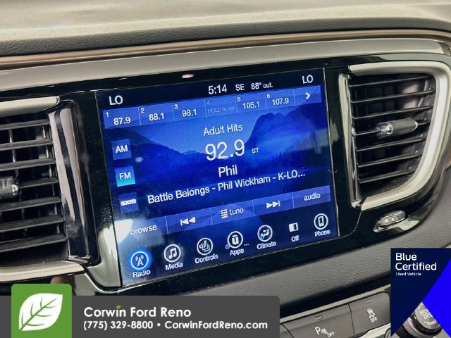 Used 2017 Chrysler Pacifica Touring-L FWD image 17