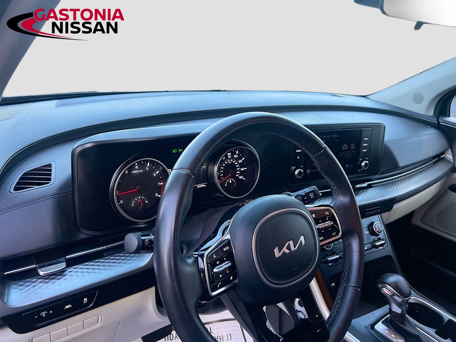 Used 2024 Kia Carnival LX image 11