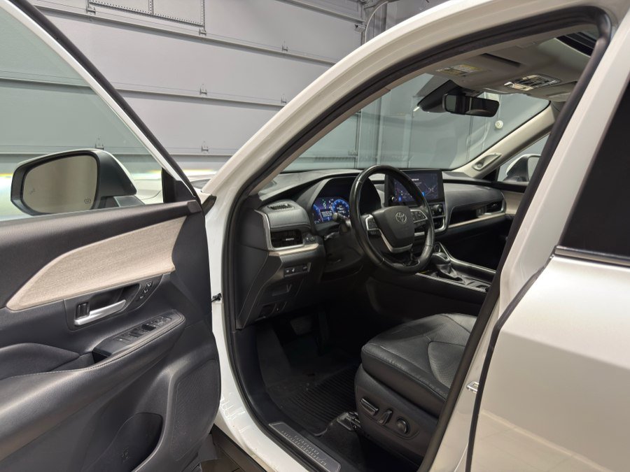Used 2024 Toyota Grand Highlander AWD image 18