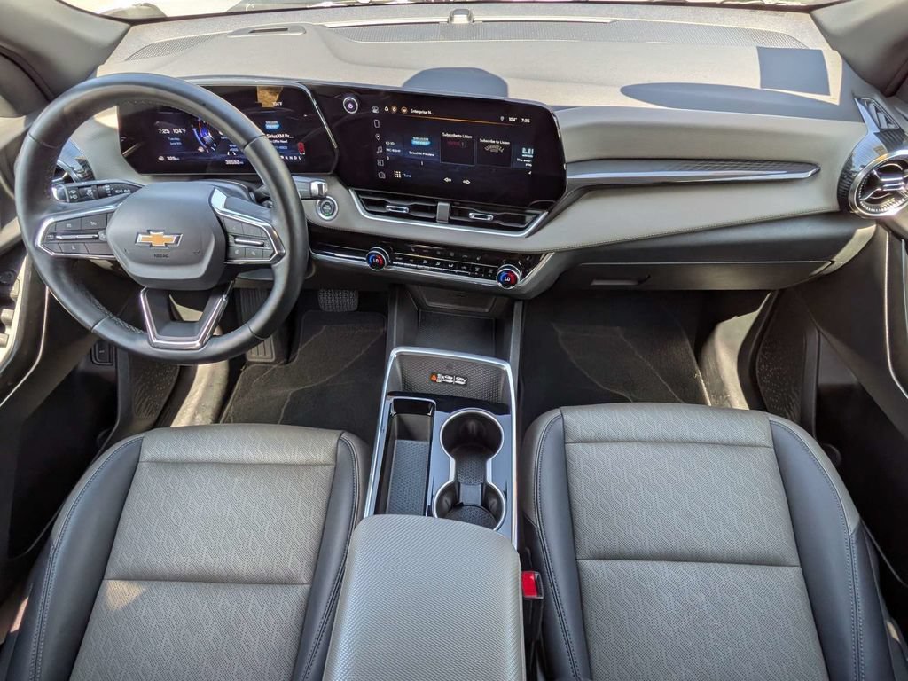 Used 2025 Chevrolet Equinox LT w/ Convenience Package II FWD image 16