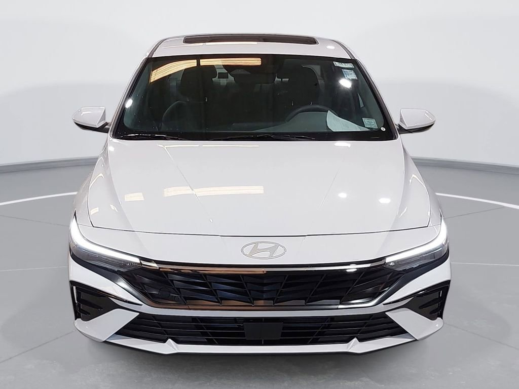 Certified 2025 Hyundai Elantra SEL image 2