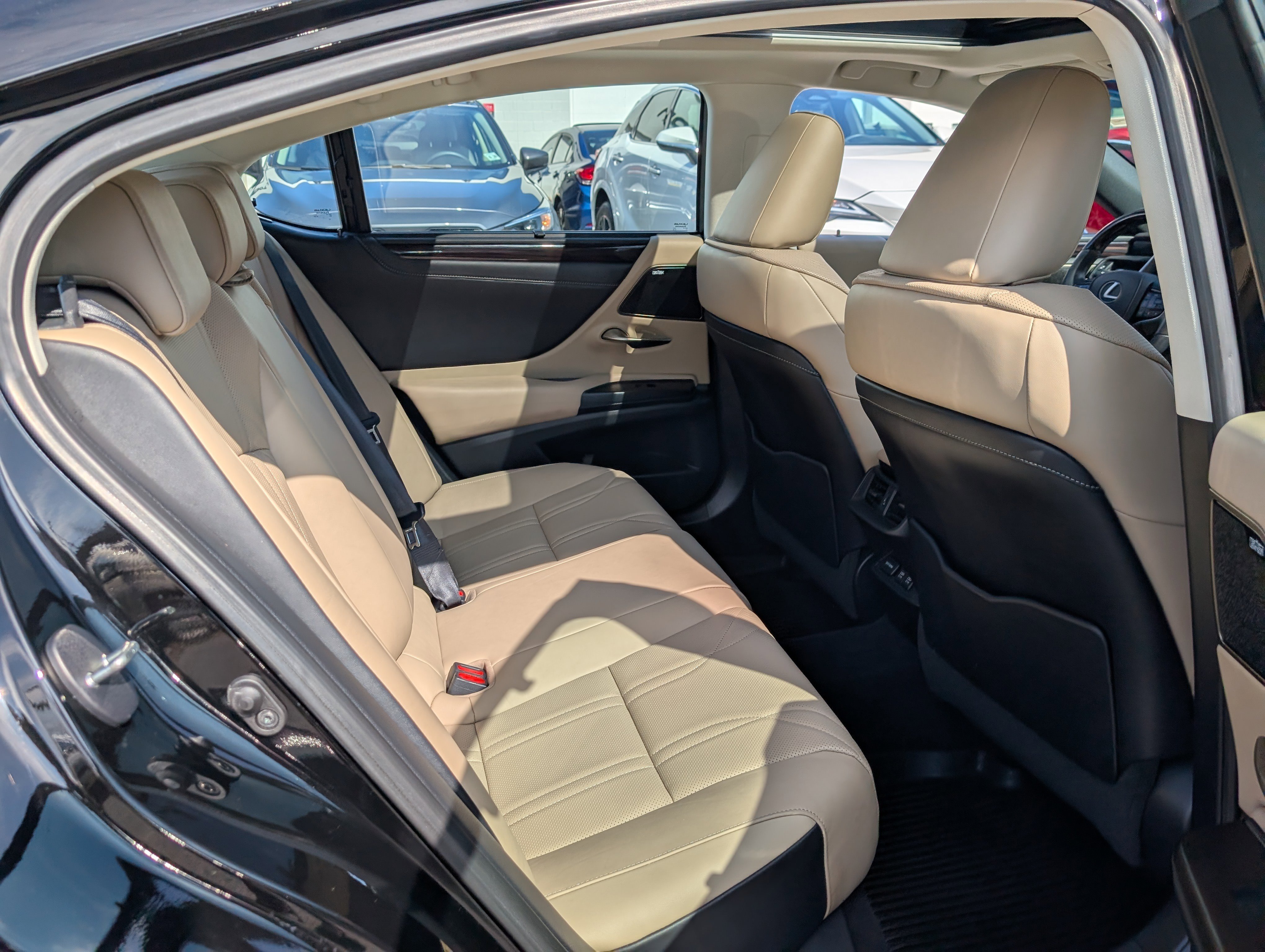 Used 2020 Lexus ES 350 Ultra Luxury w/ Accessory Package 2 image 11