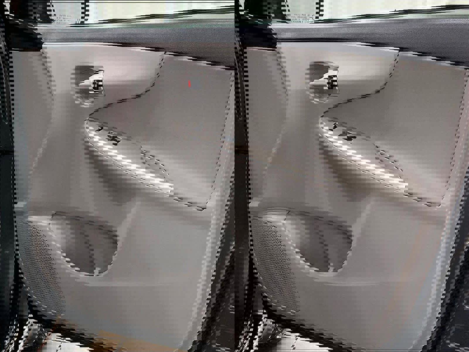 Used 2013 Toyota Corolla LE image 12