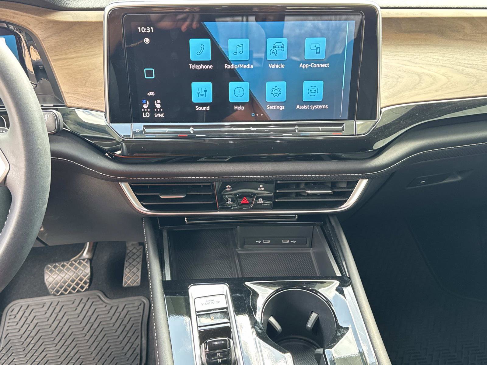 Used 2024 Volkswagen Atlas SE image 23