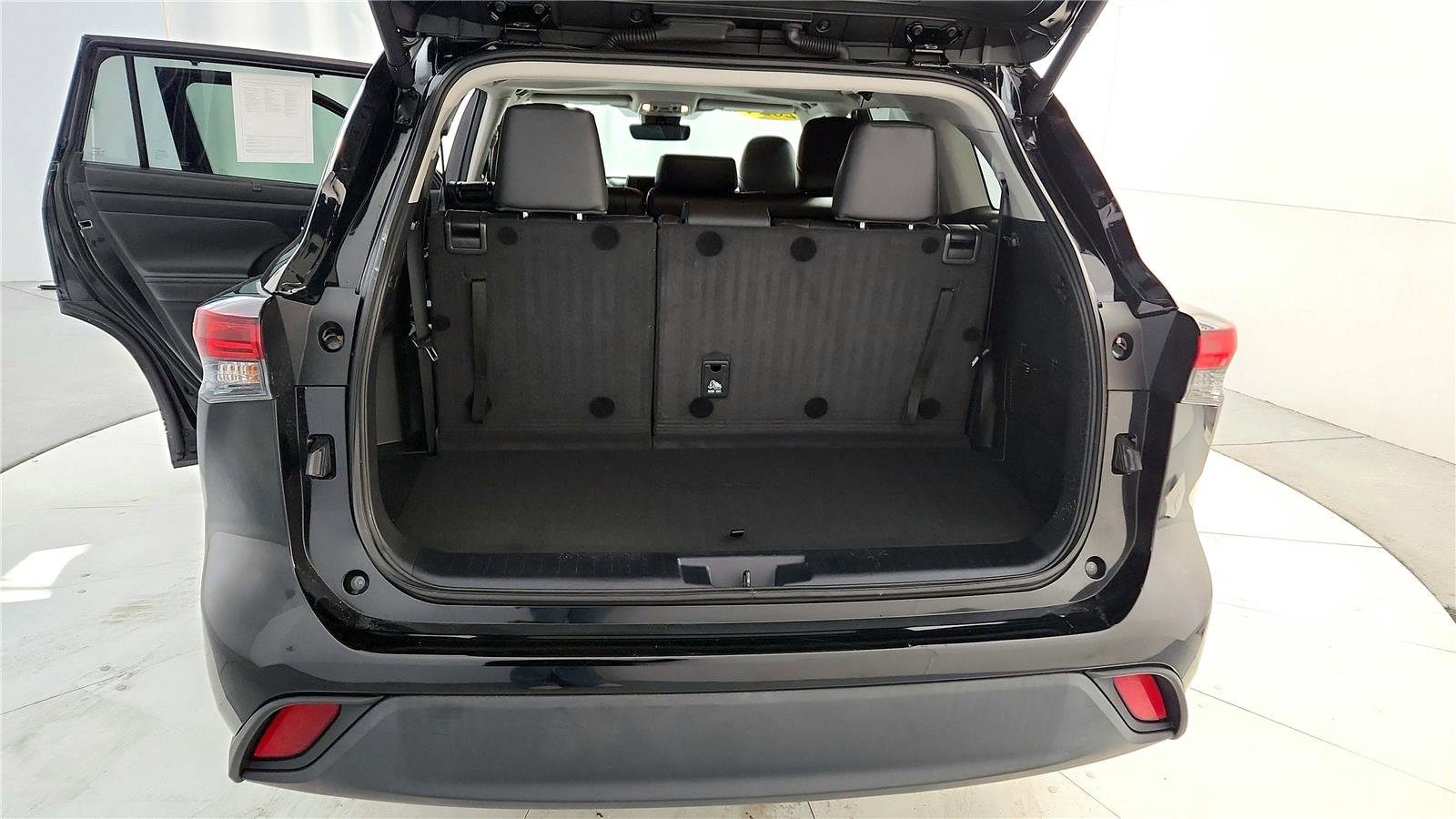 Certified 2024 Toyota Highlander XLE image 20