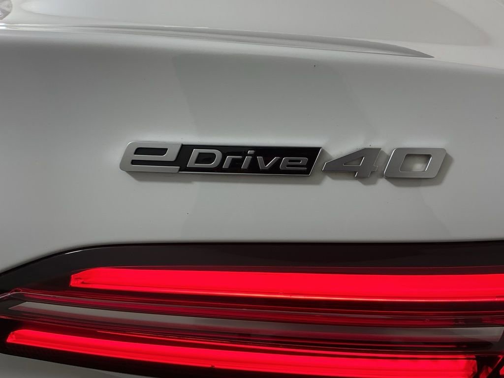Certified 2025 BMW i5 eDrive40i image 32