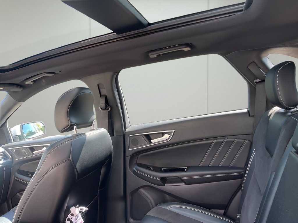 Used 2019 Ford Edge ST w/ Equipment Group 401A AWD/4WD image 9