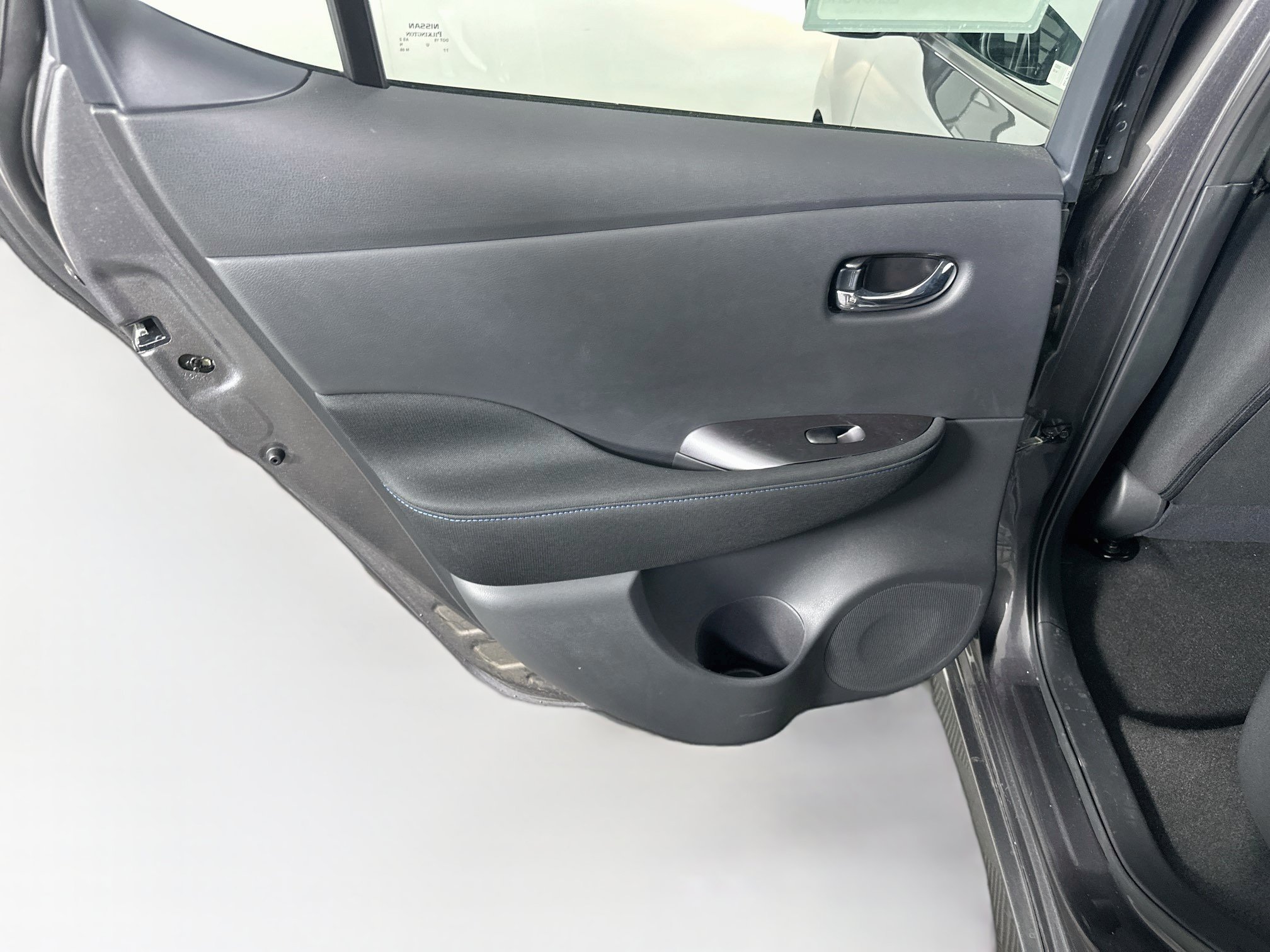 Used 2025 Nissan Leaf S FWD image 25