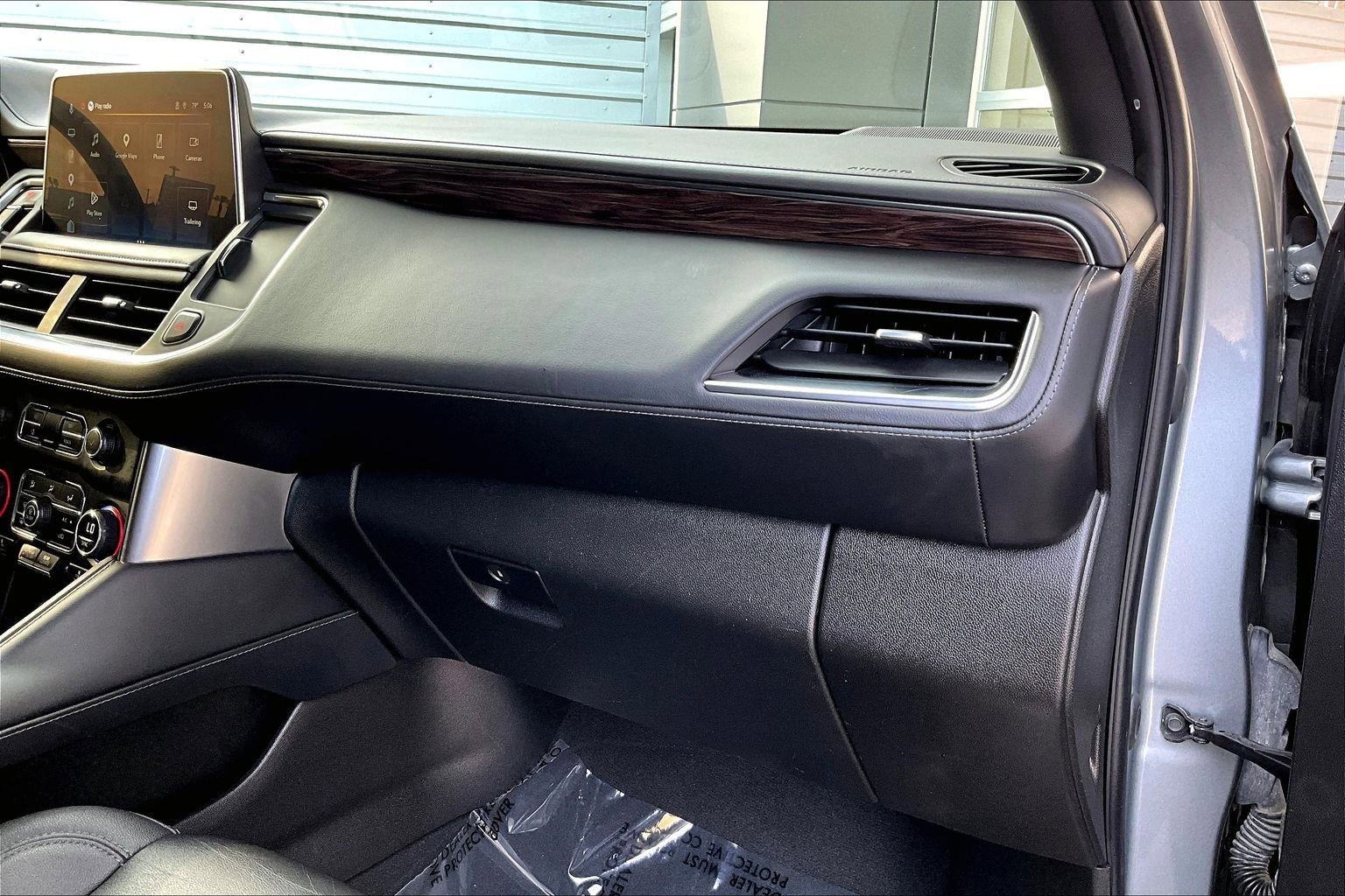 Used 2023 Chevrolet Suburban Z71 w/ Z71 Off-Road Package AWD/4WD image 16
