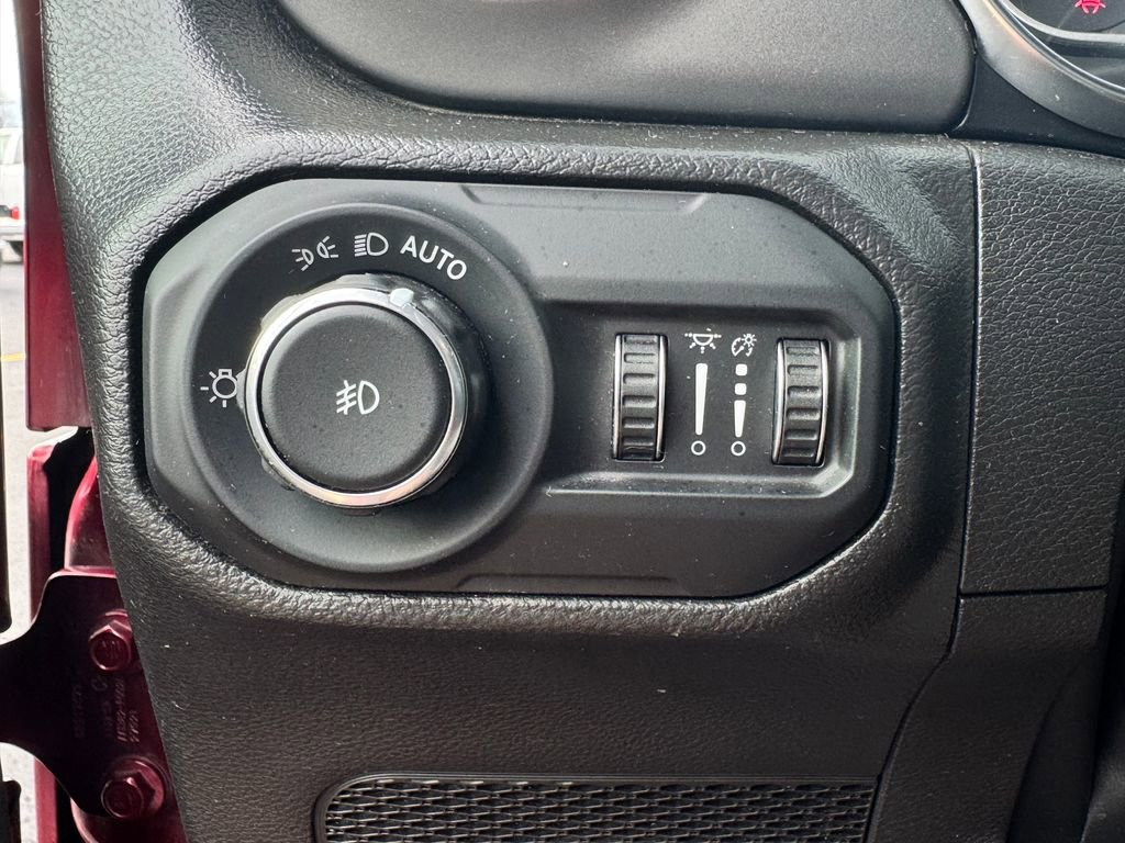 Used 2022 Jeep Wrangler Unlimited Sport w/ Cold Weather Group AWD/4WD image 29